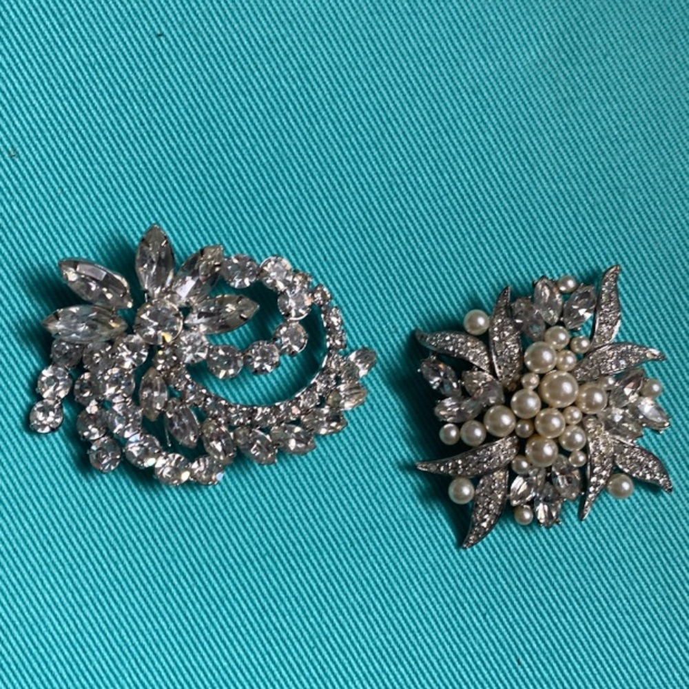 Set of 2 Costume Brooches